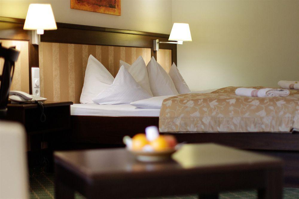 Hirsch Hotel 4*